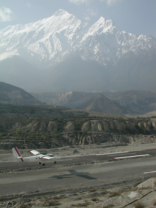 Twin-Otter Landing in Jomsom